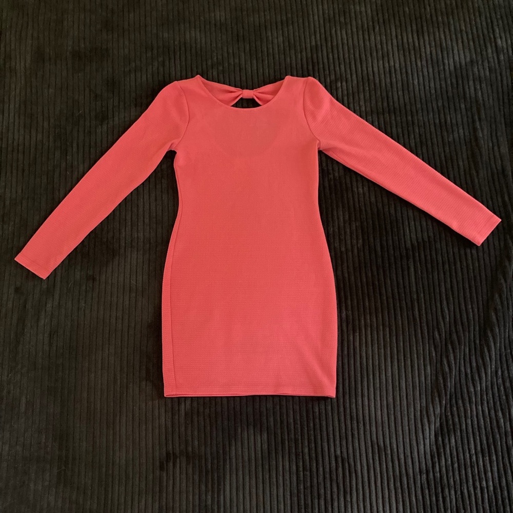 Pink short dress with a back cutout